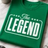 Majica s natpisom The LEGEND u minimalističkom tipografskom bedž dizajnu