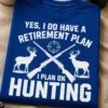 Majica za lovce s natpisom YES, I DO HAVE A RETIREMENT PLAN I PLAN ON HUNTING i motivom jelena, pušaka i mete
