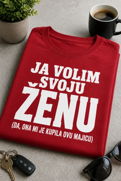 Majica s natpisom JA VOLIM SVOJU ŽENU (DA, ONA MI JE KUPILA OVU MAJICU)