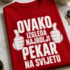 Majica s natpisom OVAKO IZGLEDA NAJBOLJI PEKAR NA SVIJETU i ilustracijama palca gore