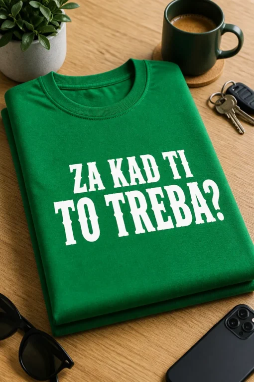 Majica s natpisom ZA KAD TI TO TREBA? u minimalističkom tipografskom stilu