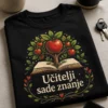 Majica za učitelje s motivom otvorene knjige iz koje raste stablo jabuke i natpisom Učitelji sade znanje.