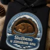 Hoodie s ilustracijom medvjeda u zimskom snu i natpisom Službeno u zimskom snu