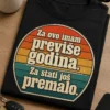 Rođendanska majica s retro tipografijom i sloganom Za ovo imam previše godina. Za stati još premalo.