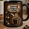 Mug s natpisom Instant čovjek. Samo dodaj kavu. i minimalističkim printom za ljubitelje kave