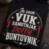 Smiješna majica s natpisom Ja sam vuk samotnjak, Dottie. Buntovnik. u retro tipografskom stilu